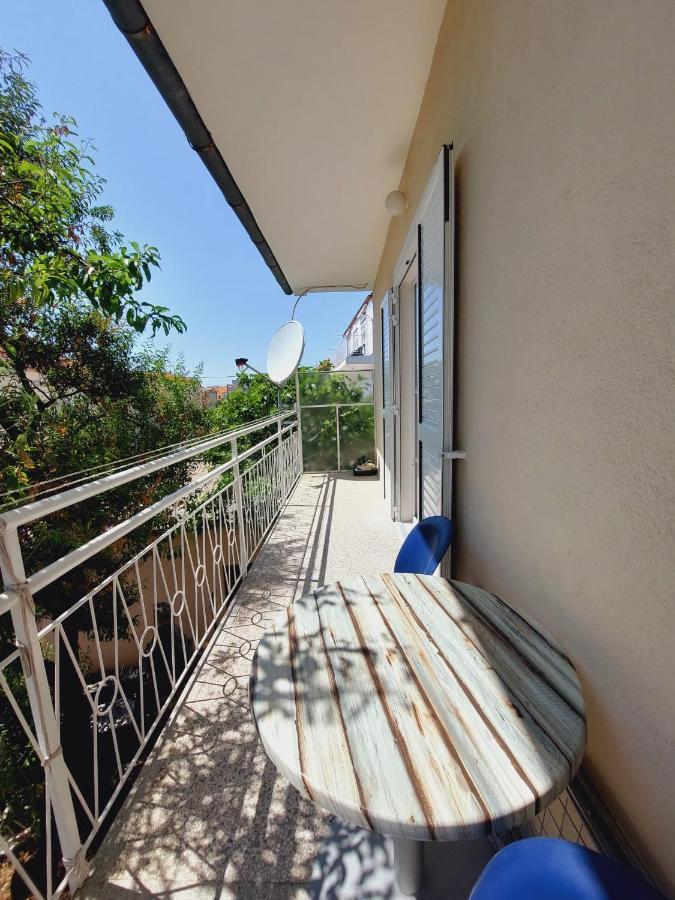 Apartments Mario Primošten Eksteriør bilde